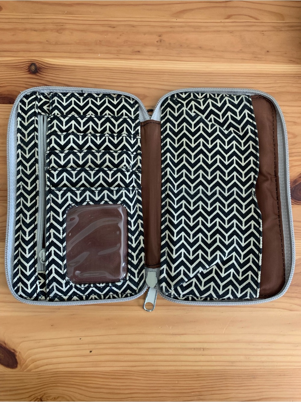 Kavu Chevron Zip Wallet - Picture 4 of 10